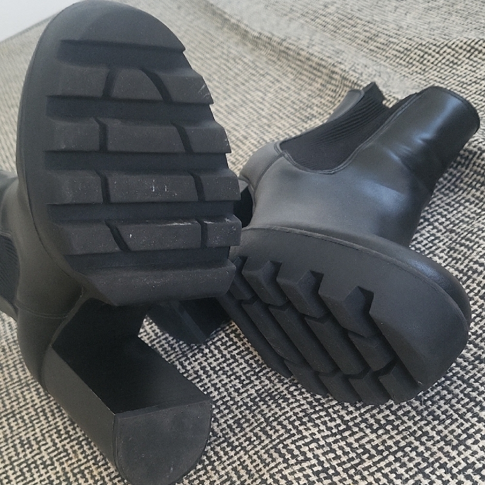 Black Booties On Platform. - Picture 8 of 8